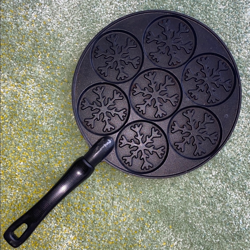 Nordic Ware Pan 7 Snowflake Pancakes
